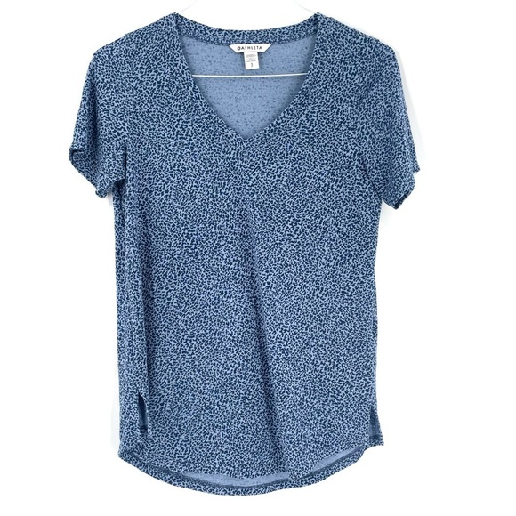 ATHLETA BLUE MICRO CHEETAH V-NECK SHORT SLEEVE BREEZY TEE SHIRT - Picture 3 of 9